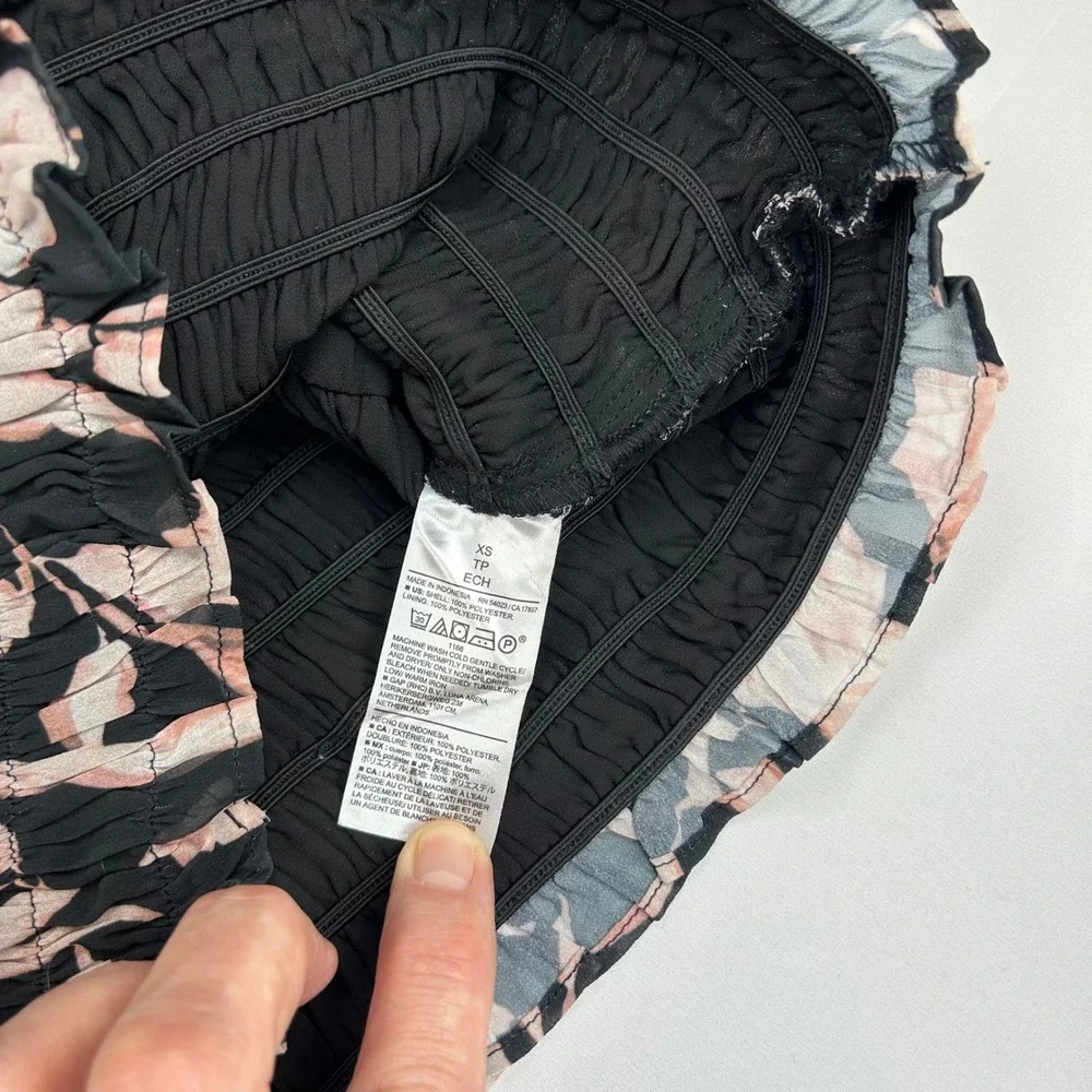 Banana‎ Republic Pink Floral Smocked V-Neck Blouse Black Chiffon XS